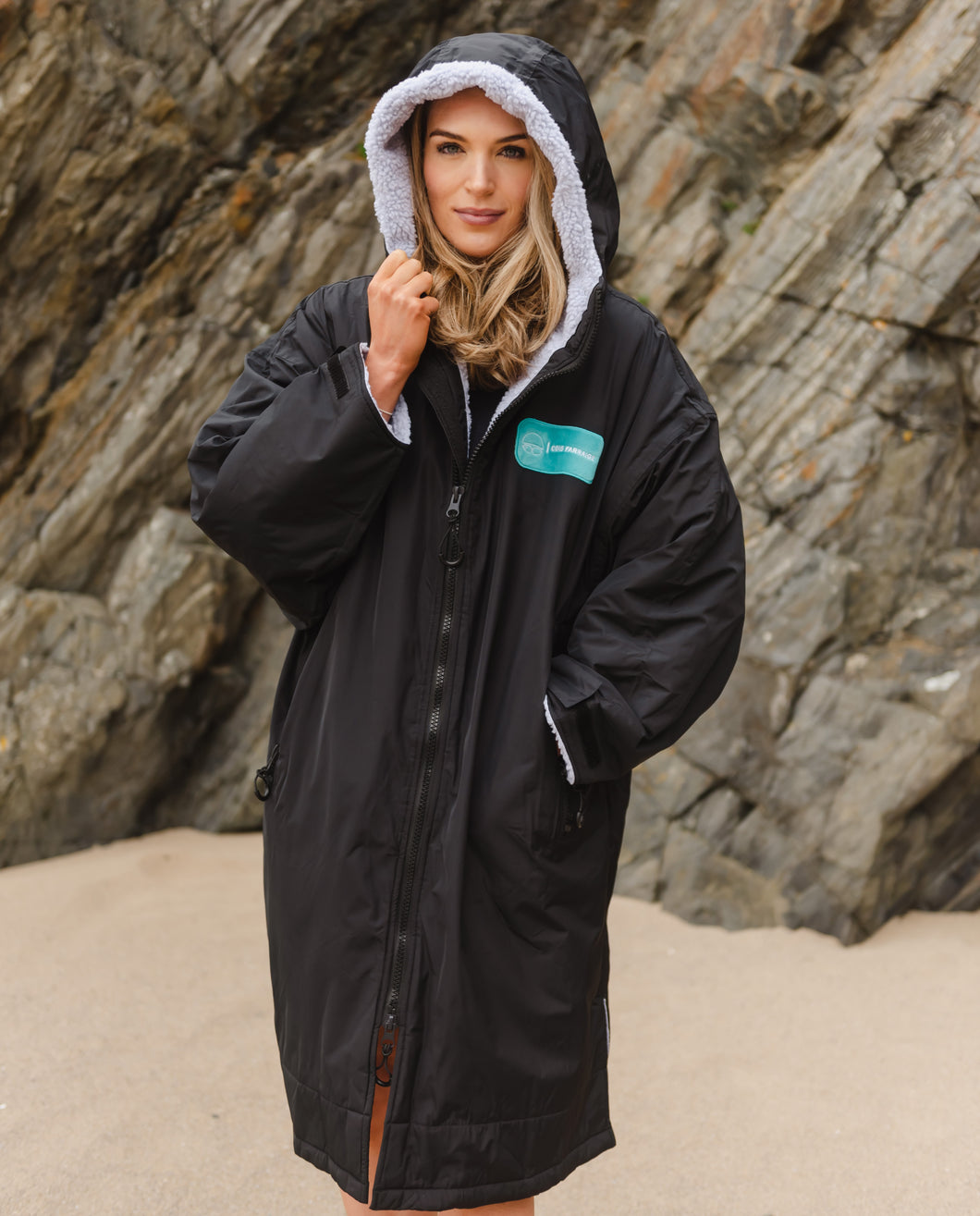 Cois Farraige Waterproof Changing Robe. (Black)Eco Friendly